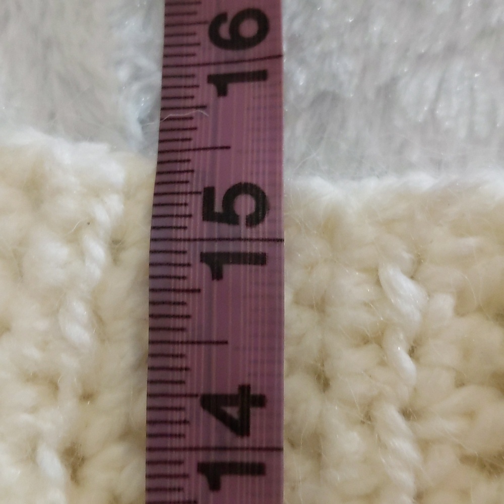 Handmade White Crocheted Scarf Chunky Angora Acrylic Blend - Picture 5 of 9